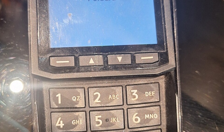 Illustration: Crypto vs Traditional Deposit Methods: Speed and Cost Comparison