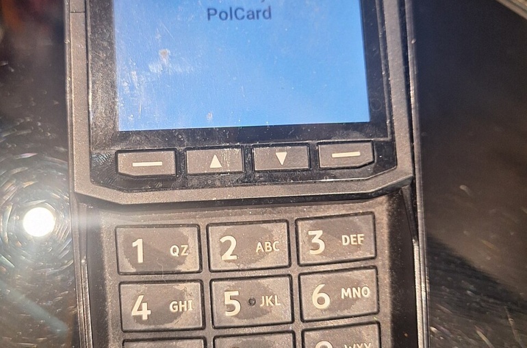 Illustration: Crypto vs Traditional Deposit Methods: Speed and Cost Comparison