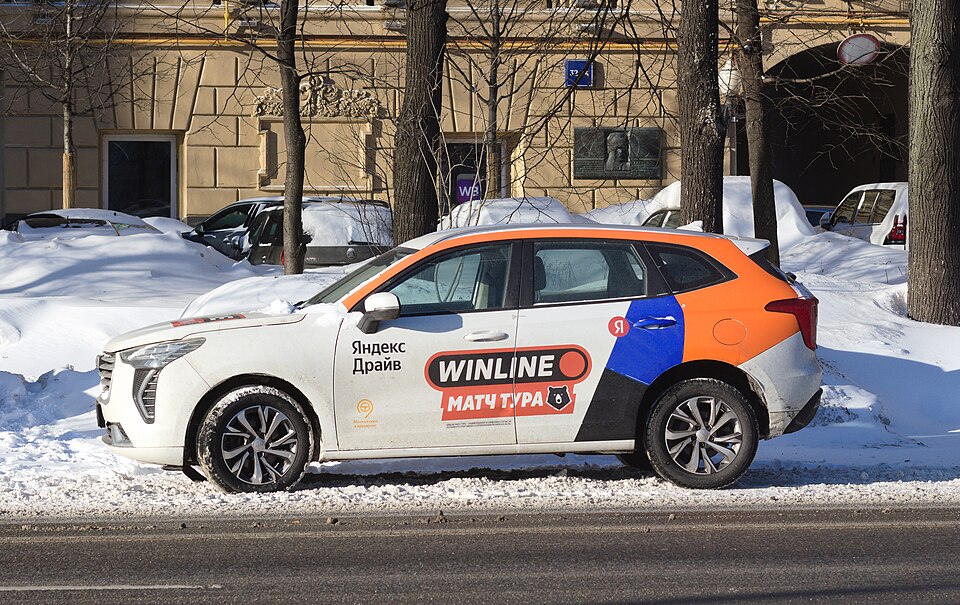 Illustration: Crypto vs Traditional Payment Methods: Speed and Cost Comparison